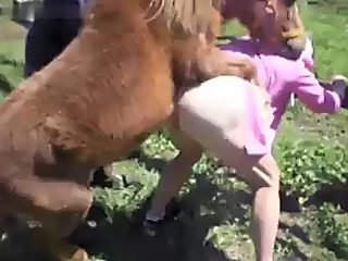 Took off her pants and leaned over, the horse did everything else